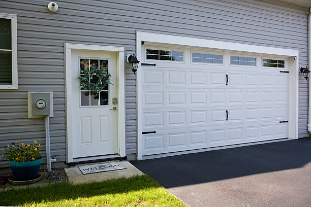 24/7 Emergency Garage Door Panel Replacement experts in Divernon, IL